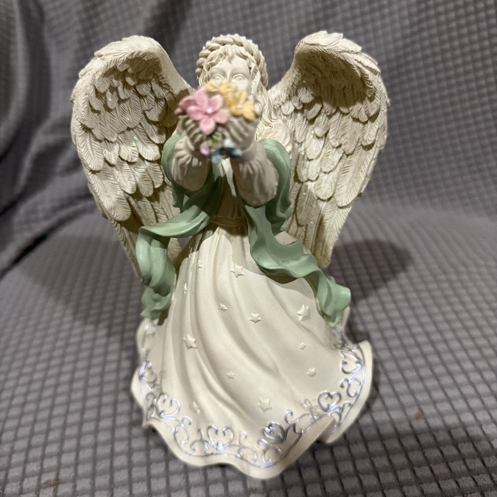 2009 Platinum Series Angel Star  "Angel Holding Flowers"‎ Figurine Used.